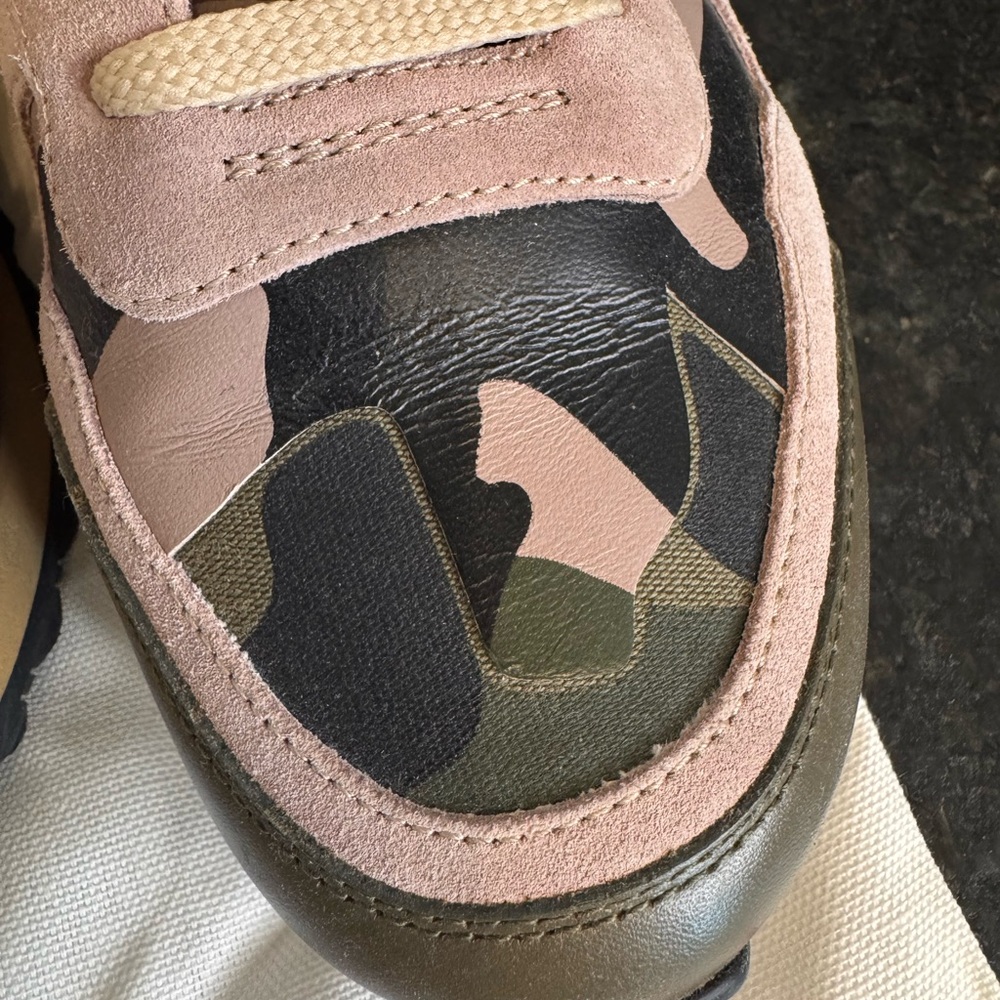 Valentino Garavani Rockrunner Sneakers - Picture 7 of 14